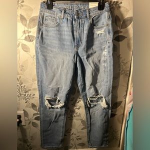 NWT AEO Mom jeans size 4 short with comfort stretch waistband
